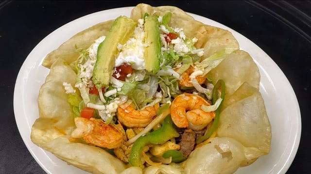 Fajita taco salad.