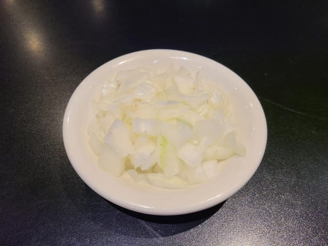 Chopped Raw Onions (Side).