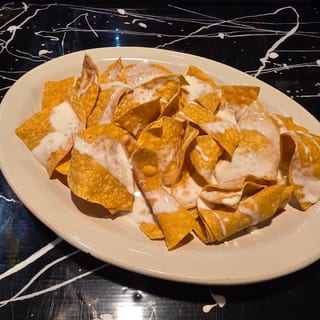 Cheese nachos