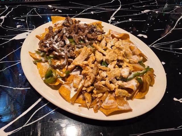 Mix Nachos Grilled Chicken & Steak.