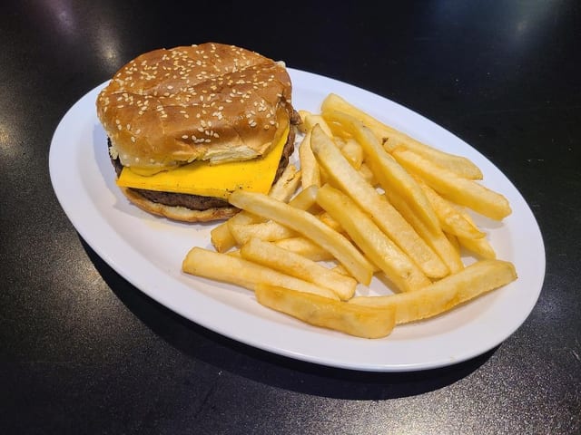 Kids Cheeseburger.